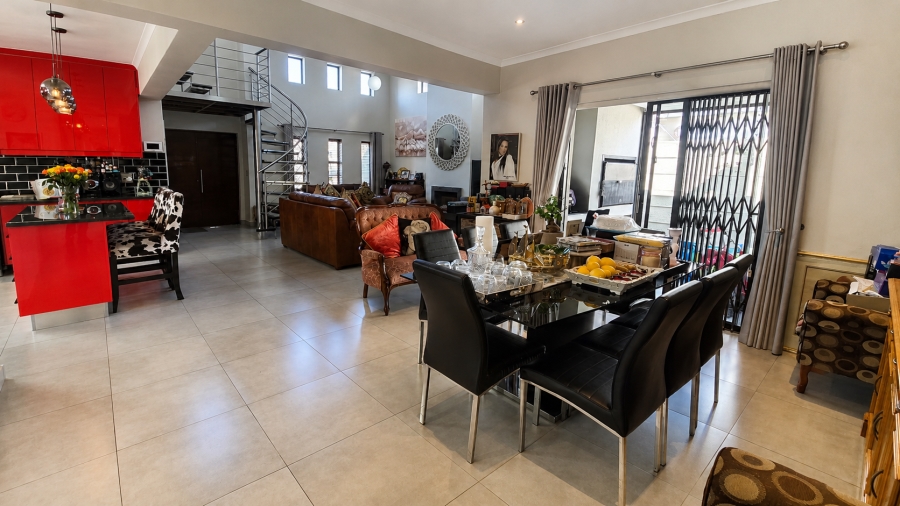 5 Bedroom Property for Sale in Sunningdale Western Cape